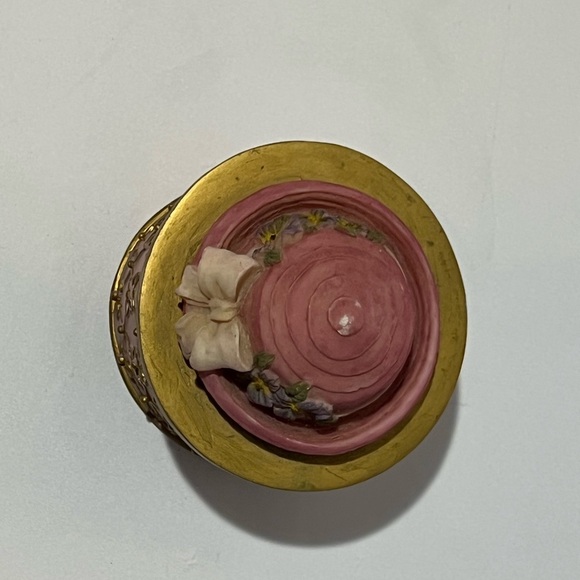 Vintage Dezine 1996 Trinket Box Hat Box With Bow & Flowers With Lid - Picture 4 of 8